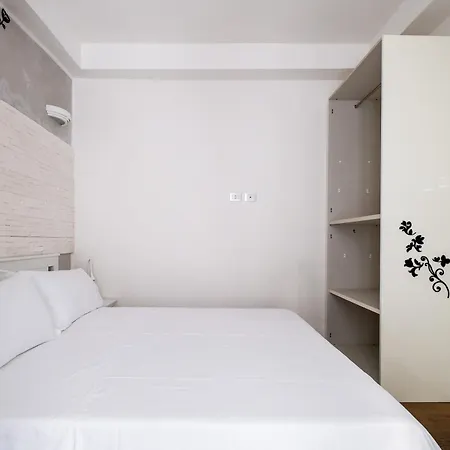 Xvi Charm By Wonderful Italy *