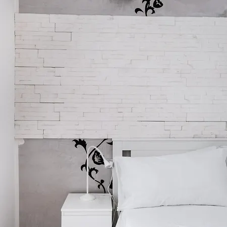 Xvi Charm By Wonderful Italy *