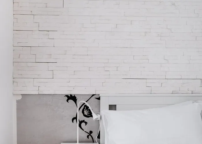 Xvi Charm By Wonderful Italy *